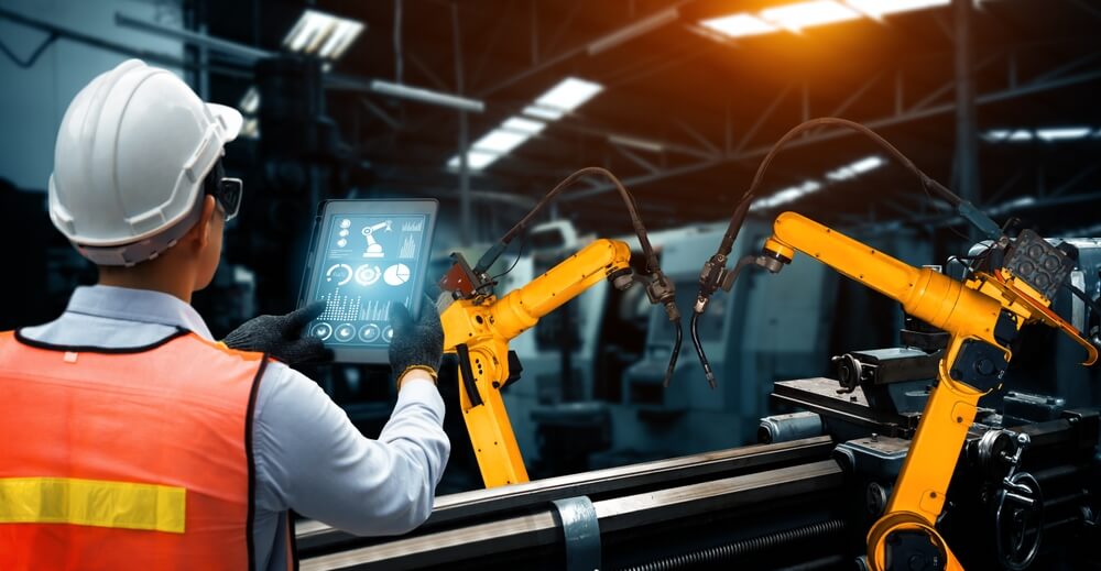 L'evoluzione verso l'Agentic AIoT sposta il baricentro computazionale dal Cloud alla periferia della rete. Grazie ai chip neuromorfici e alle reti 5G-Advanced, la pipeline di elaborazione raggiunge latenze deterministiche inferiori ai 5ms, abilitando un'automazione adattiva capace di auto-correggersi. In questo scenario, la sovranità del dato e le identità digitali decentralizzate diventano i nuovi pilastri della sicurezza industriale.