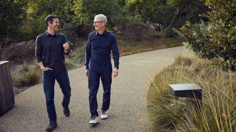 Apple-John-Ternus-Tim-Cook_Full-Bleed-Image.jpg.xlarge